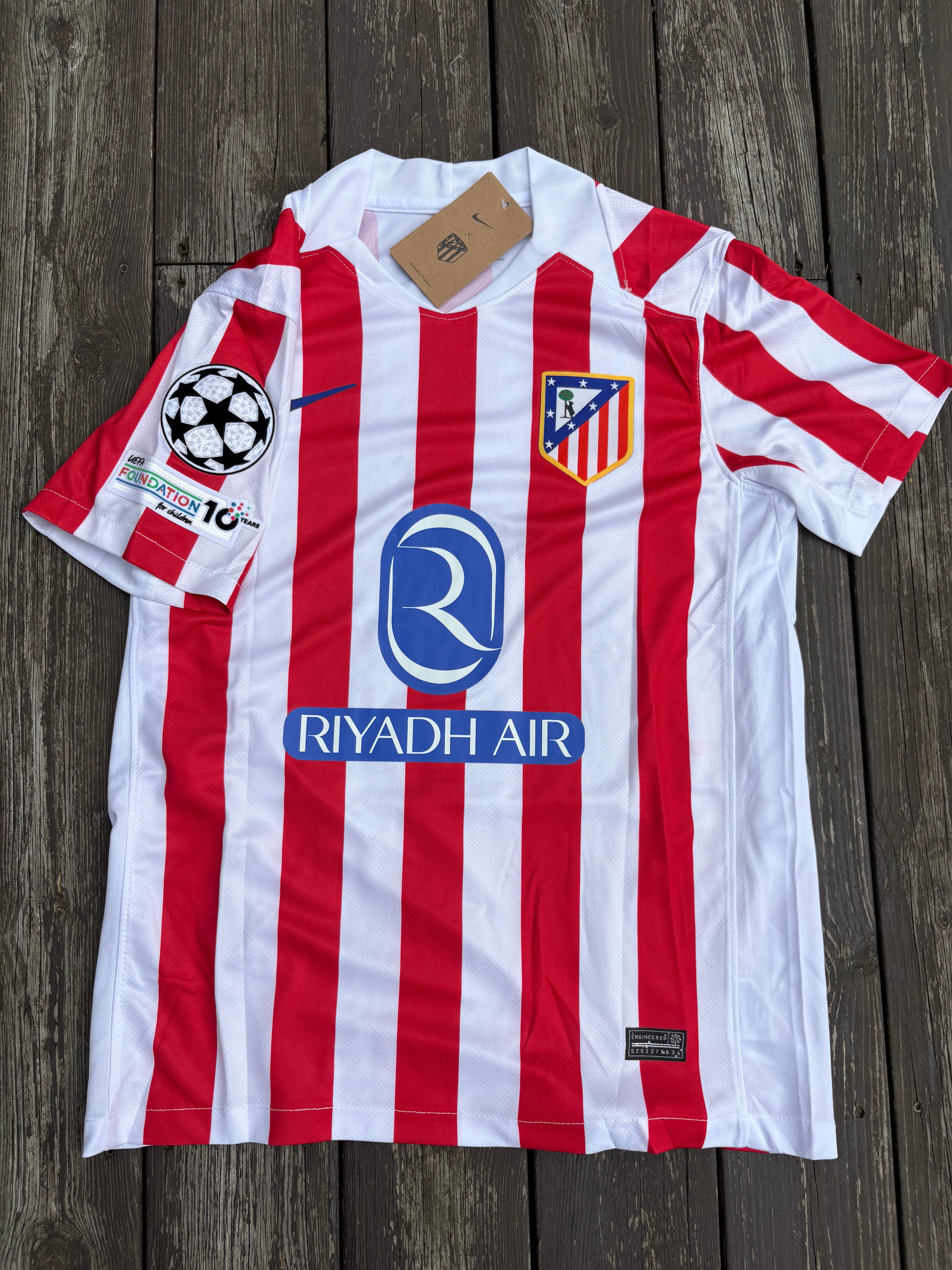 ATLETICO MADRID HJEMMEDRAKT 2025/26 MED CHAMPIONS LEAGUE BADGE