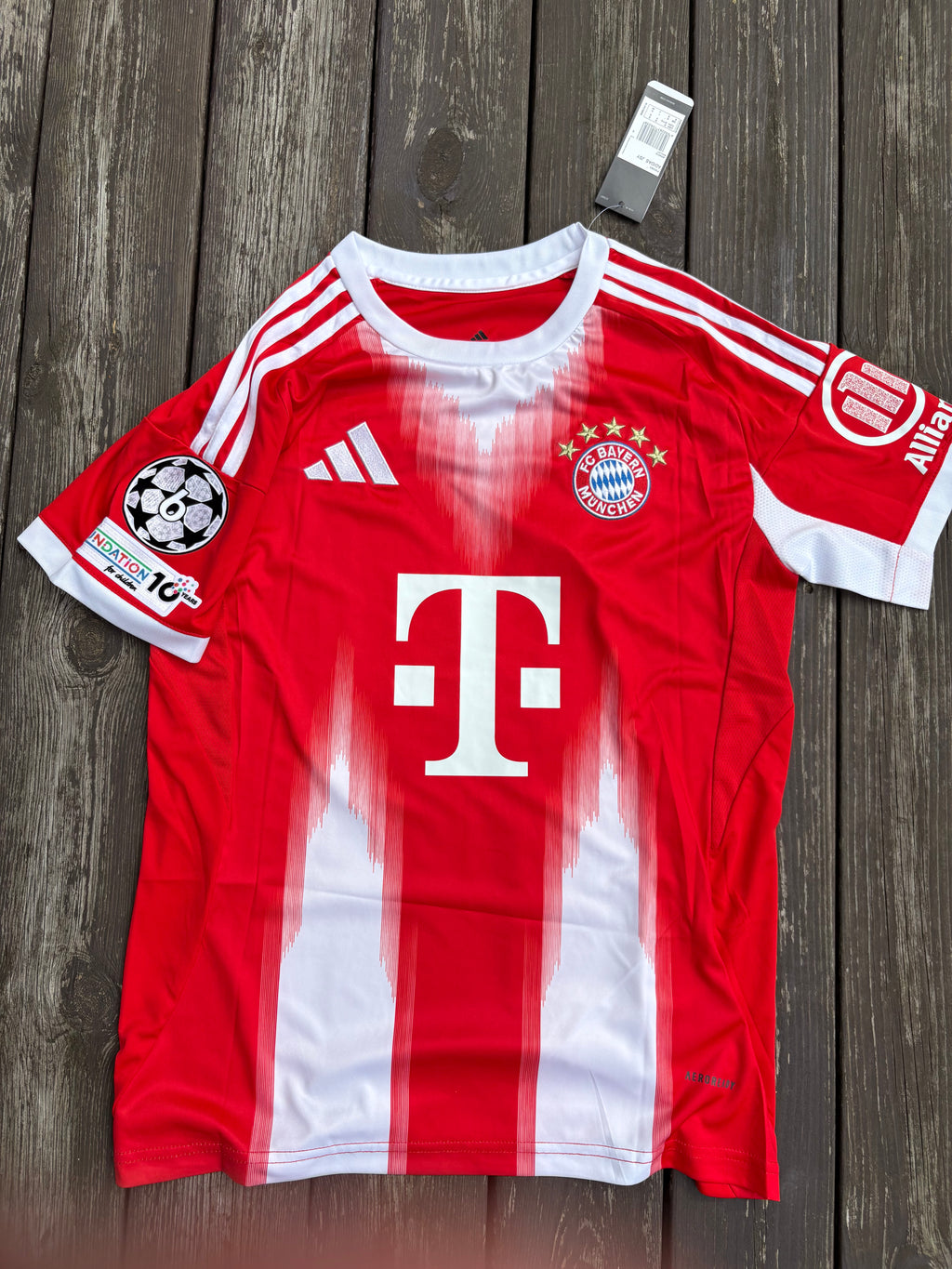 BAYERN MÚNCHEN HJEMMEDRAKT 2025/26 MED CHAMPIONS LEAGUE BADGE