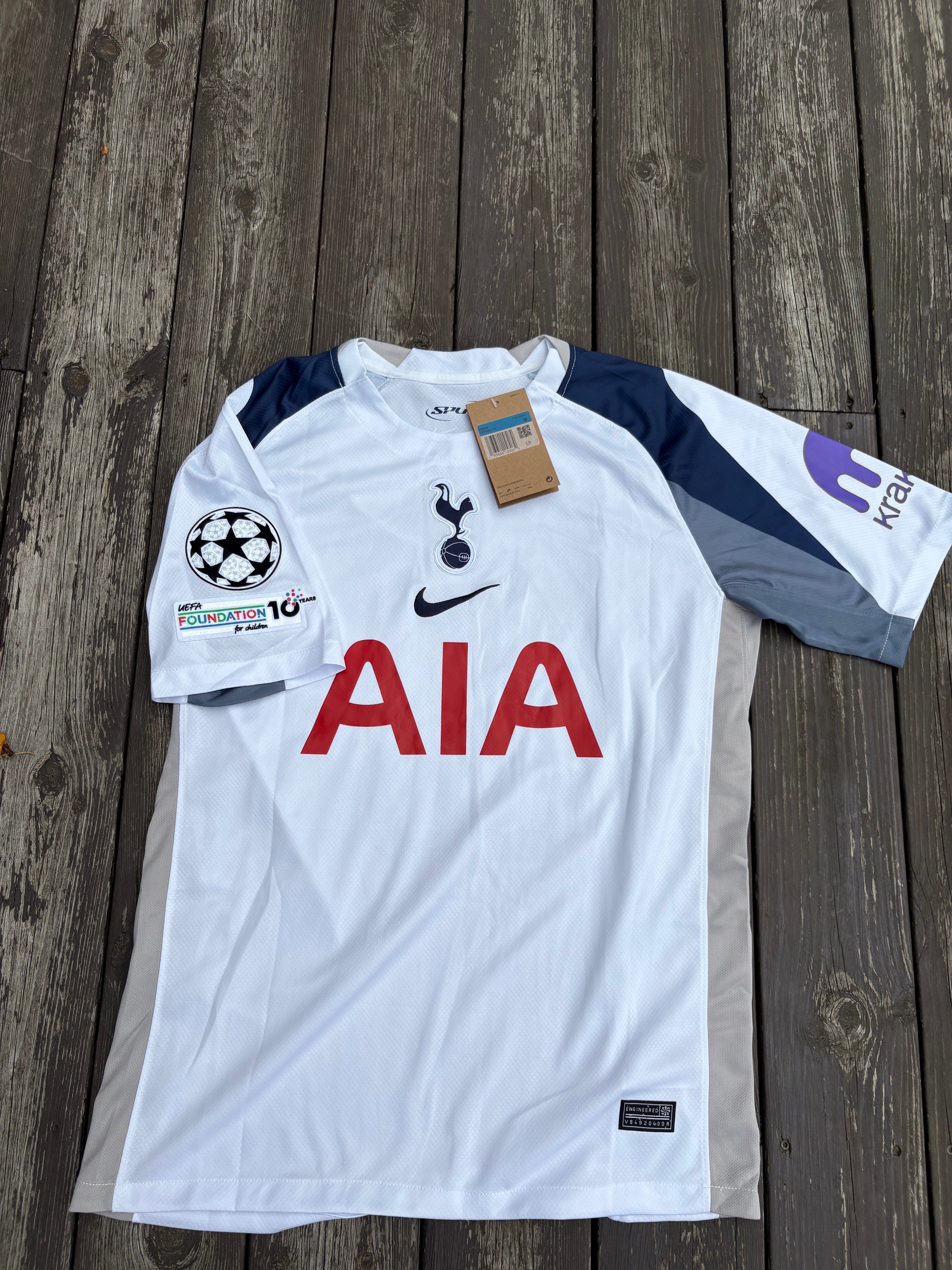 TOTTENHAM HOTSPUR FC HJEMMEDRAKT 2025/26 MED CHAMPIONS LEAGUE BADGE